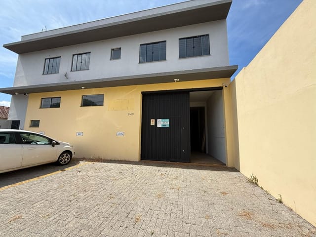Galpão / Barracão com 300m², para alugar, no bairro Parque Residencial Manela em Cambé