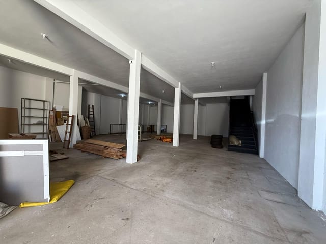 Galpão / Barracão com 300m², para alugar, no bairro Parque Residencial Manela em Cambé