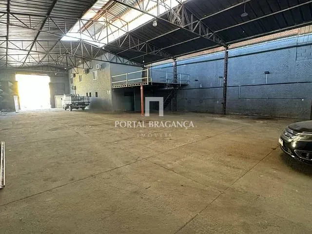 Galpão / Barracão com 800m², à venda, no bairro Jardim Morumbi em Bragança Paulista