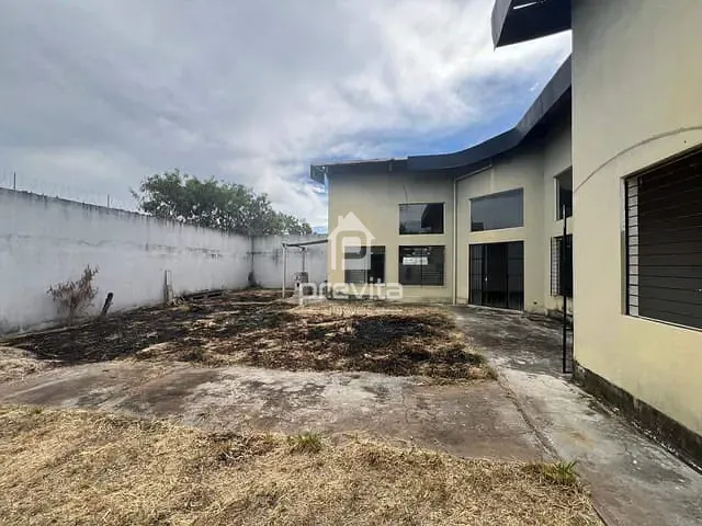 Galpão / Barracão à venda, no bairro Piracangaguá em Taubaté