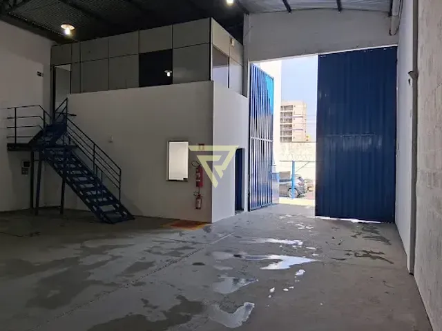 Galpão / Barracão com 600m², à venda ou para alugar, no bairro Jardim Anhangüera em Ribeirão Preto