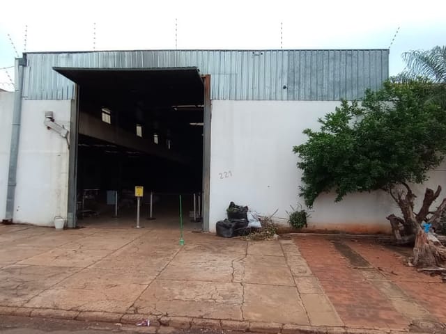 Galpão / Barracão à venda ou para alugar, no bairro Vila Piratininga em Campo Grande