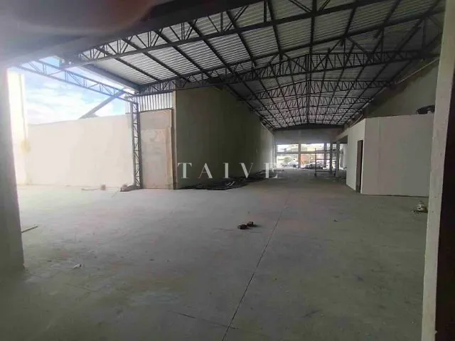 Galpão / Barracão com 800m², para alugar, no bairro Jardim Agari em Londrina