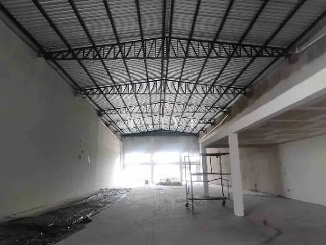 Galpão / Barracão com 800m², para alugar, no bairro Jardim Agari em Londrina