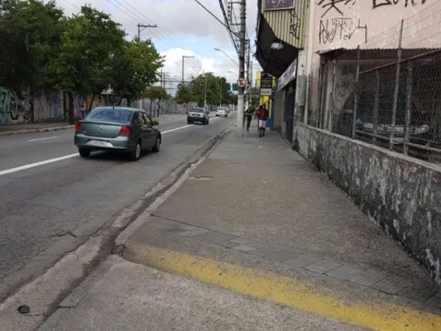 Galpão / Barracão com 887m², à venda ou para alugar, no bairro Centro em Santo André