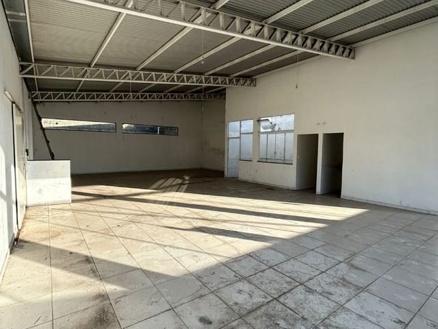 Galpão / Barracão com 310m², à venda, no bairro Vila Nova em Poços de Caldas