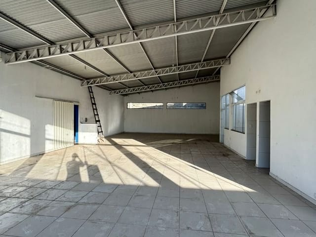 Galpão / Barracão com 310m², à venda, no bairro Vila Nova em Poços de Caldas
