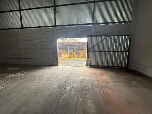 Galpão / Barracão com 356m², para alugar, no bairro Jardim Guaporé em Ourinhos