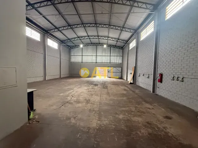 Galpão / Barracão com 356m², para alugar, no bairro Jardim Guaporé em Ourinhos