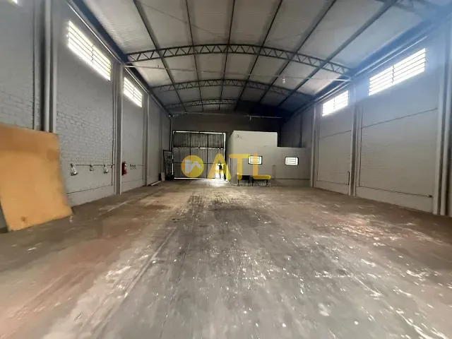 Galpão / Barracão com 356m², para alugar, no bairro Jardim Guaporé em Ourinhos