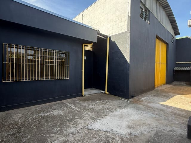Galpão / Barracão para alugar, no bairro São Carlos em Pouso Alegre