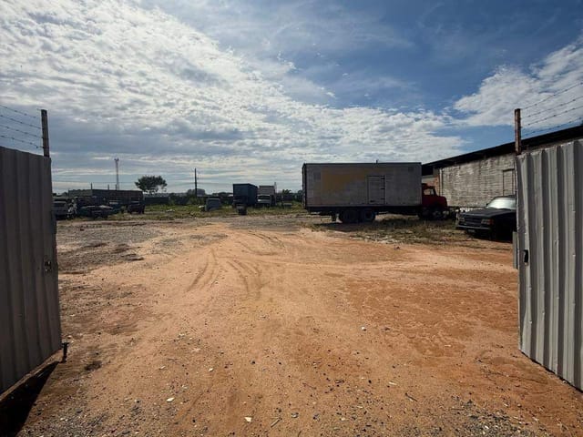 Galpão / Barracão com 4250m², para alugar, no bairro Jardim Santa Tereza em Taubaté