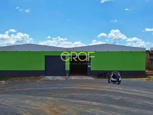 Galpão / Barracão com 1400m², para alugar, no bairro Parque São Francisco em Formosa