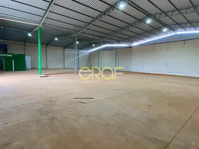 Galpão / Barracão com 1400m², para alugar, no bairro Parque São Francisco em Formosa