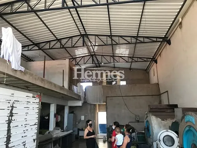 Galpão / Barracão com 300m², para alugar, no bairro Santa Cecília em Paulínia