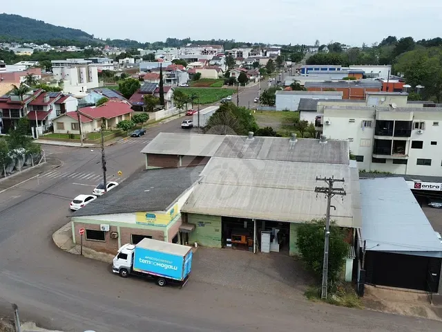 Galpão / Barracão com 750m² 1 quarto e 1 banheiro, à venda, no bairro Centro Administrativo em Teutônia