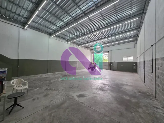 Galpão / Barracão com 380m², para alugar, no bairro Vila Osasco em Osasco