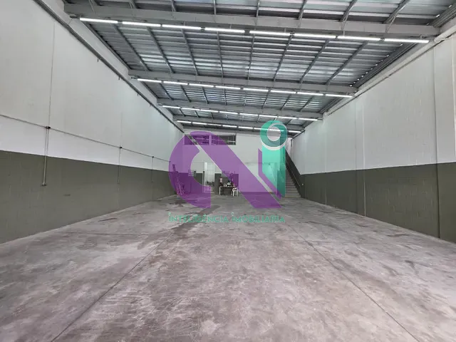 Galpão / Barracão com 380m², para alugar, no bairro Vila Osasco em Osasco