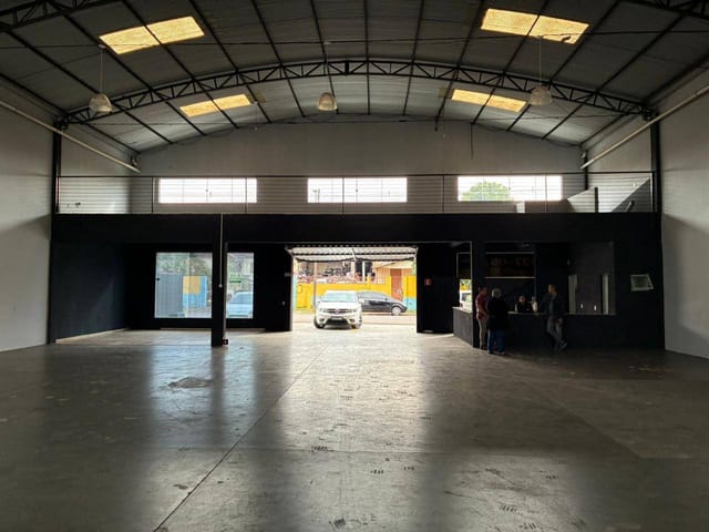 Foto do Galpão / Barracão - Barracão Comercial para Locação com 455m², 436m² de área útil, 6 vagas, 2 banheiros e excelente localização estratégica | Londrina Cred Imóveis