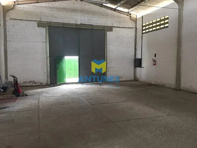 Galpão / Barracão com 320m², para alugar, no bairro Imbiribeira em Recife