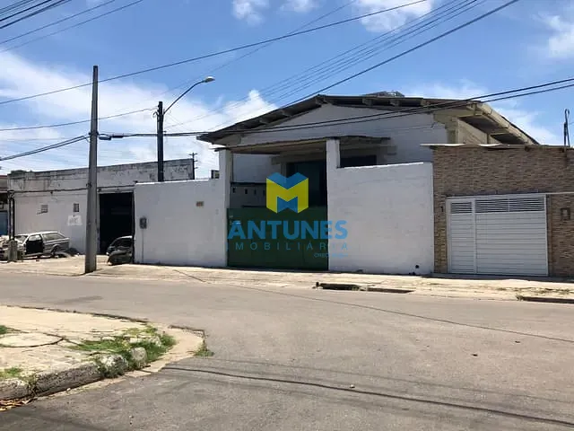 Galpão / Barracão com 320m², para alugar, no bairro Imbiribeira em Recife