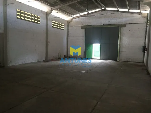 Galpão / Barracão com 320m², para alugar, no bairro Imbiribeira em Recife