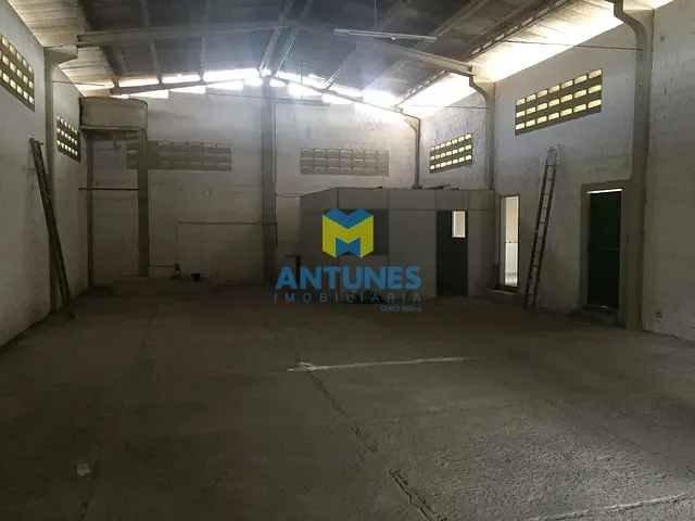 Galpão / Barracão com 320m², para alugar, no bairro Imbiribeira em Recife