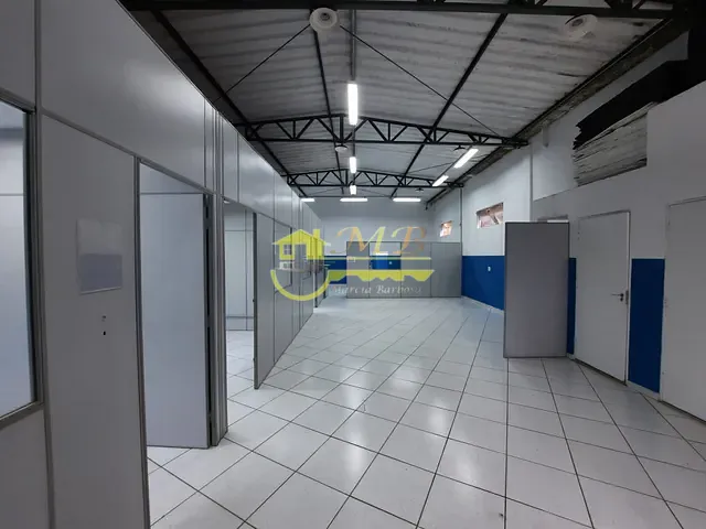 Galpão / Barracão com 273m², para alugar, no bairro Vila Industrial em Campinas