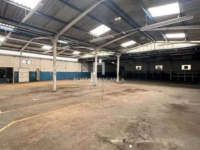 Galpão / Barracão com 3000m², à venda ou para alugar, no bairro Bairro do Uberaba em Bragança Paulista