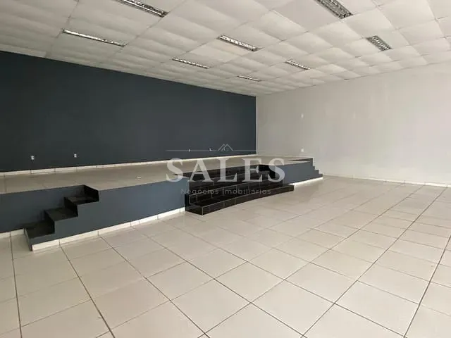 Galpão / Barracão com 750m², para alugar, no bairro Costa Carvalho em Juiz de Fora