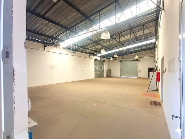 Galpão / Barracão com 307m², à venda, no bairro Vila de Vito em Jundiaí