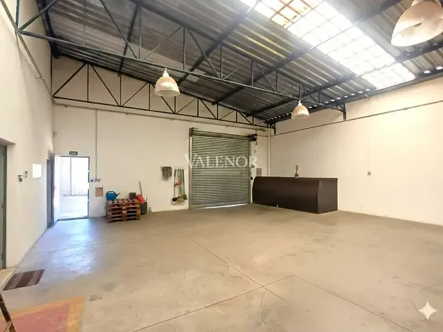 Galpão / Barracão com 307m², à venda, no bairro Vila de Vito em Jundiaí