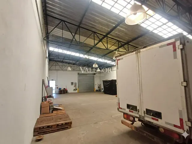 Galpão / Barracão com 307m², à venda, no bairro Vila de Vito em Jundiaí