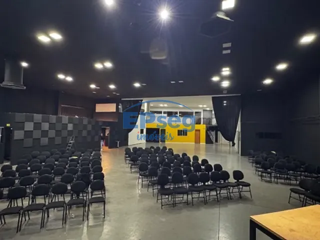 Galpão / Barracão com 1066m², para alugar, no bairro Conjunto Semiramis Barros Braga em Londrina