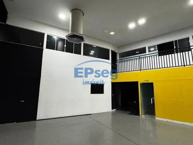 Galpão / Barracão com 1066m², para alugar, no bairro Conjunto Semiramis Barros Braga em Londrina