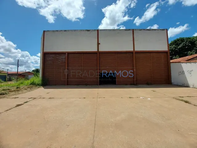 Galpão / Barracão com 732m², para alugar, no bairro Vila Delfiori em Aparecida de Goiânia