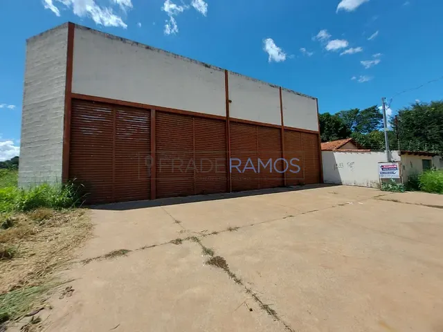 Galpão / Barracão com 732m², para alugar, no bairro Vila Delfiori em Aparecida de Goiânia