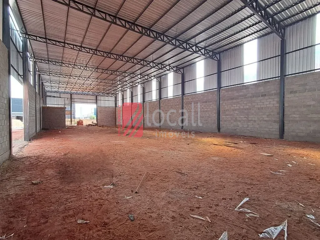 Galpão / Depósito / Armazém  para aluguel, 600m² — foto 2 de 11