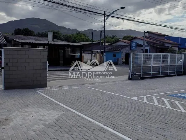 Galpão / Barracão com 600m², para alugar, no bairro Rio Caveiras em Biguaçu
