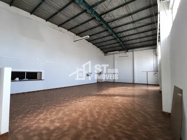 Galpão / Barracão com 1222m², para alugar, no bairro Jardim América em Andradas