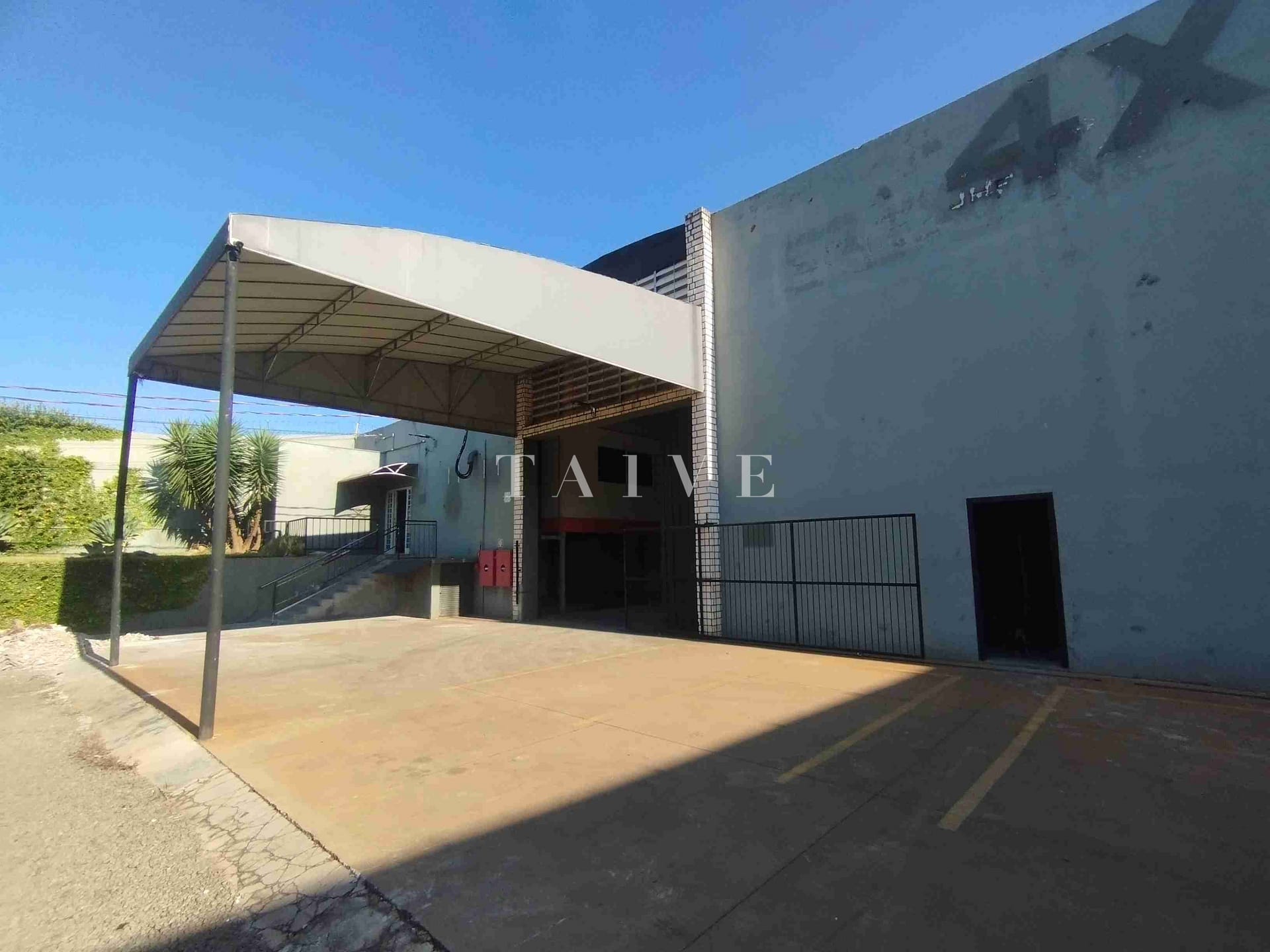 Depósito-Galpão-Armazém para alugar, 2200m² - Foto 1