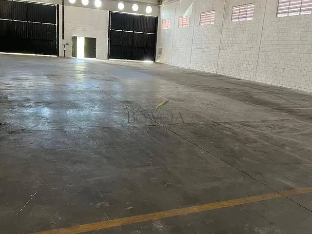 Galpão / Barracão com 1700m², para alugar, no bairro Guaxinduva em Atibaia