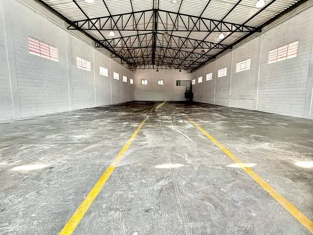Galpão / Barracão com 1700m², para alugar, no bairro Guaxinduva em Atibaia