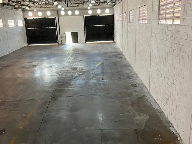 Galpão / Barracão com 1700m², para alugar, no bairro Guaxinduva em Atibaia