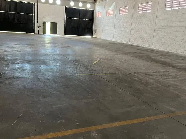 Galpão / Barracão com 1700m², para alugar, no bairro Guaxinduva em Atibaia