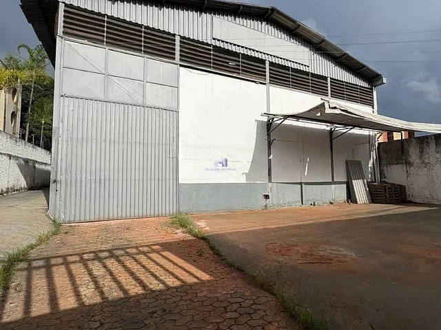 Galpão / Barracão com 1000m², para alugar, no bairro Zona Industrial em Brasília