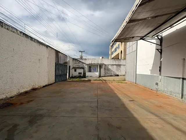 Galpão / Barracão com 1000m², para alugar, no bairro Zona Industrial em Brasília