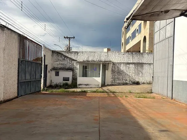 Galpão / Barracão com 1000m², para alugar, no bairro Zona Industrial em Brasília