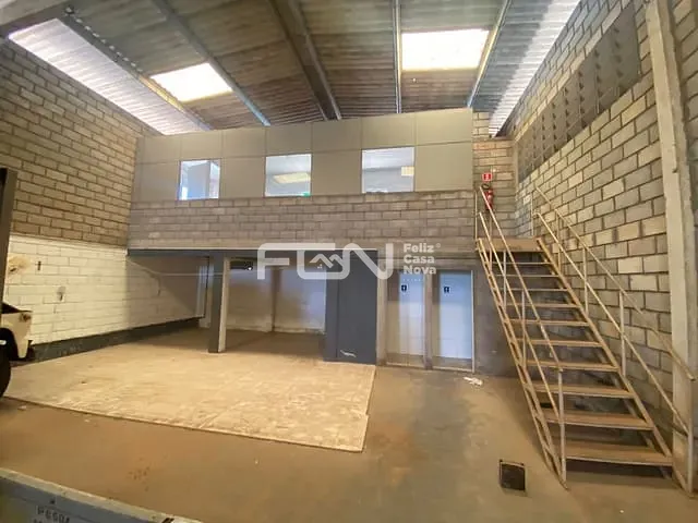 Galpão / Barracão com 294m², para alugar, no bairro Jardim Limoeiro em Camaçari