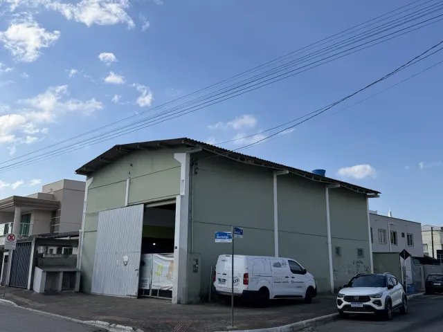 Galpão / Barracão à venda, no bairro Jardim Iate Clube em Balneário Camboriú